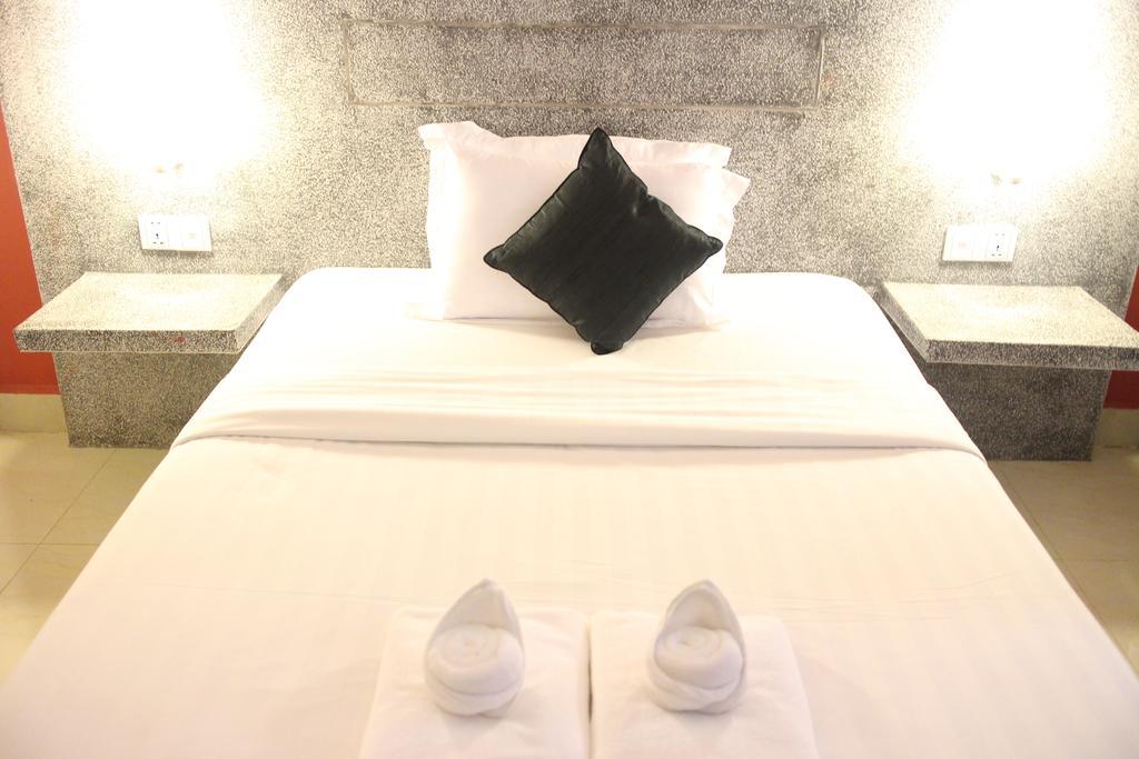 K9 Riverside Hotel Пном Пен Екстериор снимка
