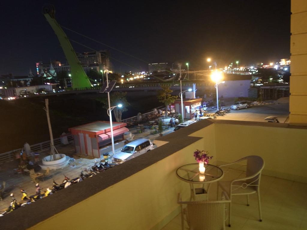 K9 Riverside Hotel Пном Пен Екстериор снимка