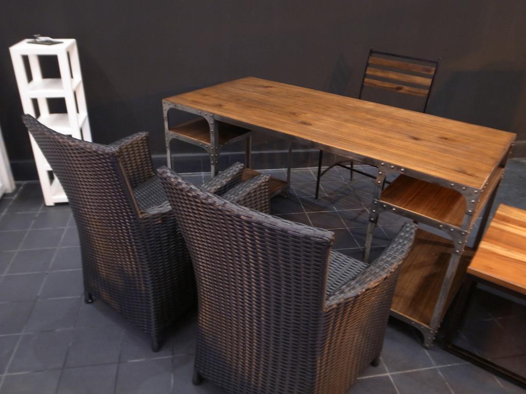 K9 Riverside Hotel Пном Пен Екстериор снимка