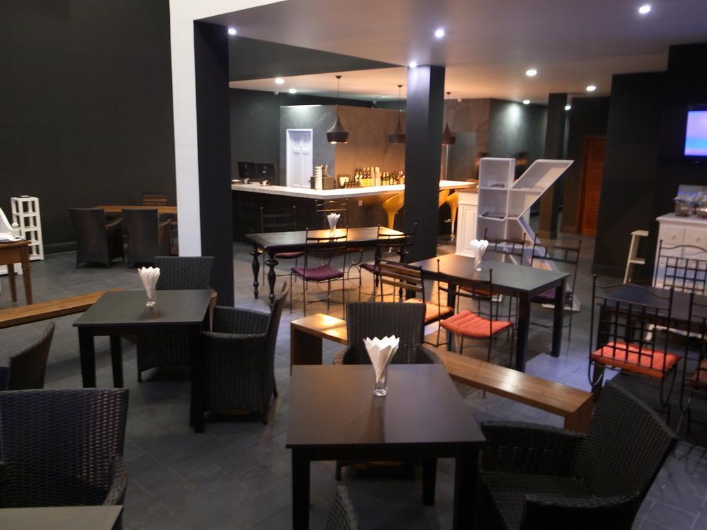 K9 Riverside Hotel Пном Пен Екстериор снимка