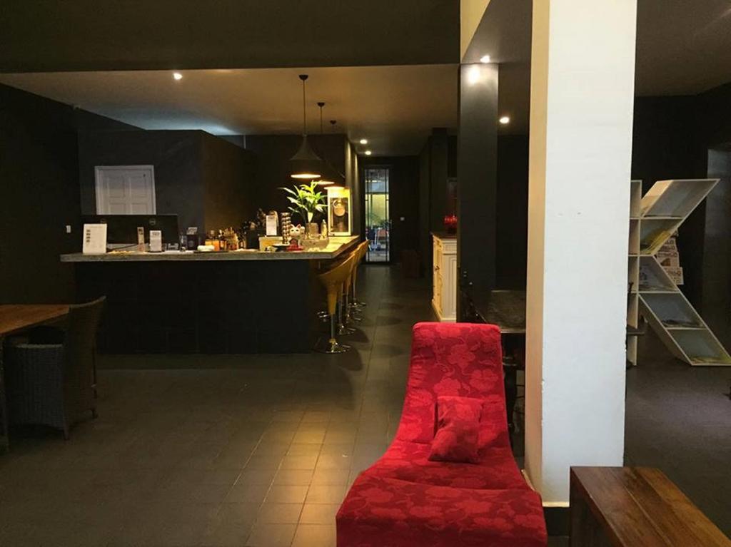 K9 Riverside Hotel Пном Пен Екстериор снимка