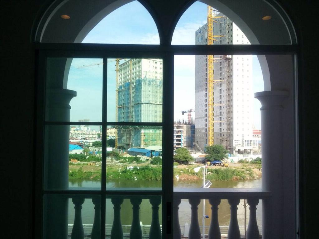 K9 Riverside Hotel Пном Пен Екстериор снимка