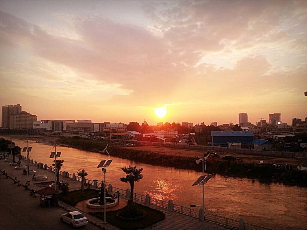 K9 Riverside Hotel Пном Пен Екстериор снимка
