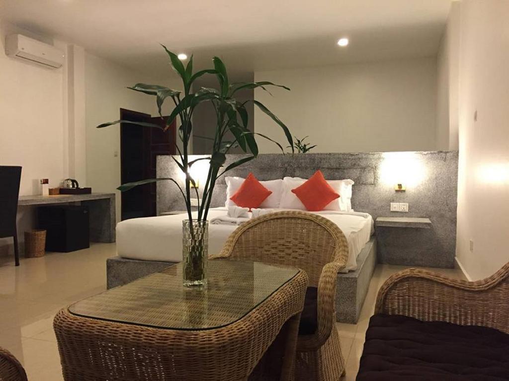 K9 Riverside Hotel Пном Пен Екстериор снимка