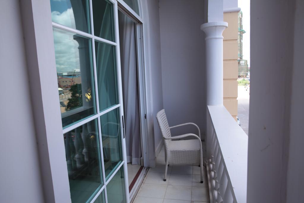 K9 Riverside Hotel Пном Пен Екстериор снимка